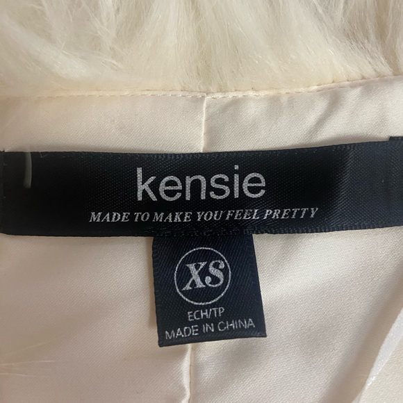 Kenzie Sz XS Cream Color Faux Fur Women’s Sleeveless Vest - Picture 3 of 8